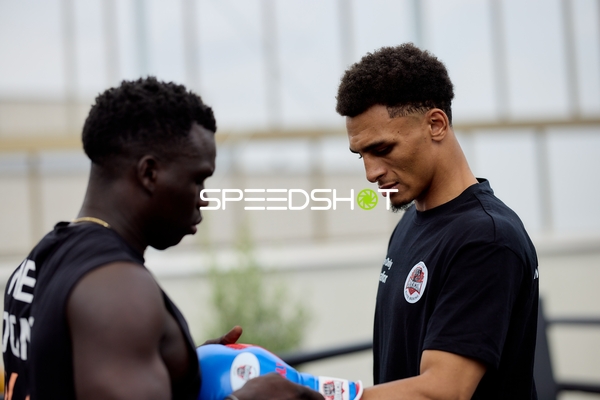 Ringside-Zone Face-Off