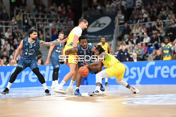 Marcel Keßen (15; MLP Academics Heidelberg) und DJ Horne (0; MLP Academics Heidelberg) in Aktion