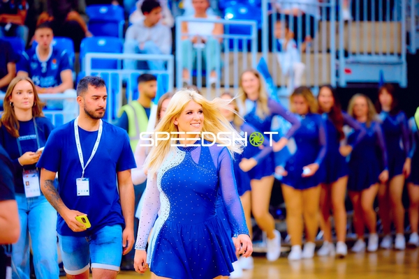 Cheerleader Präsentation vor Spielstart