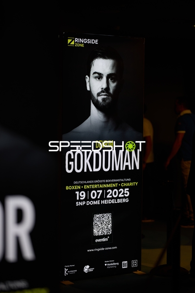 Ringside-Zone Face-Off