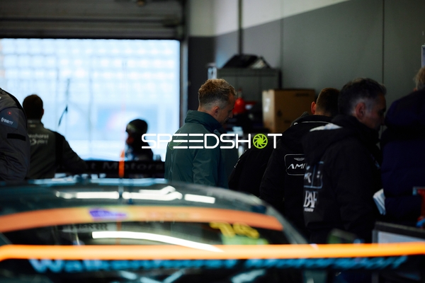 Team in der Box Walkenhorst Motorsport (74): Aris Balanian, Jean-Christophe David, Joshua Joseph Hansen