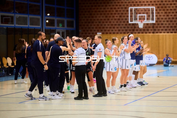 Spieler klatschen sich ab