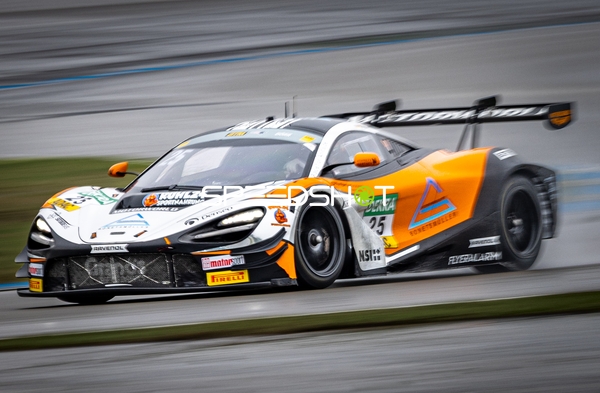 Rennfahrzeug beim Rennen