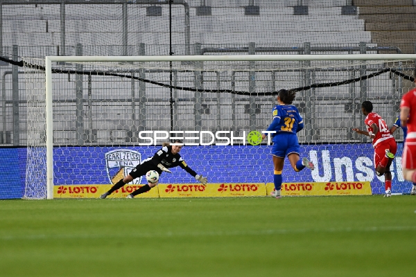 Torwartparade und Abwehrkampf