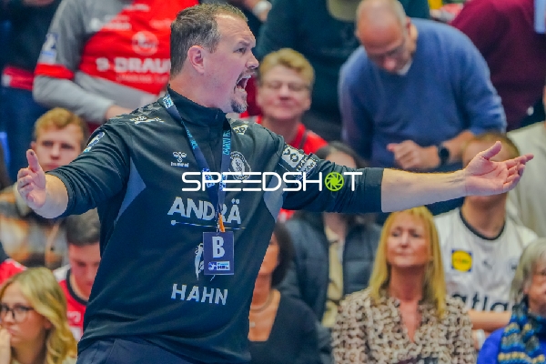 Trainer von TVB 1898 Stuttgart in Aktion