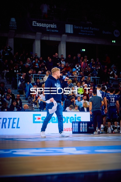 Pausenansage auf dem Spielfeld