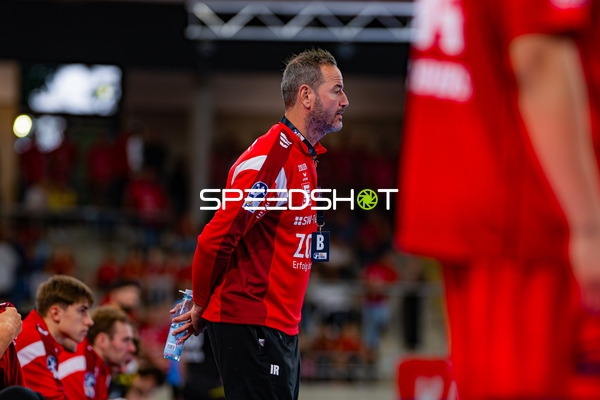 Iker Romero (Co-Trainer; SG BBM Bietigheim) an der Seitenlinie