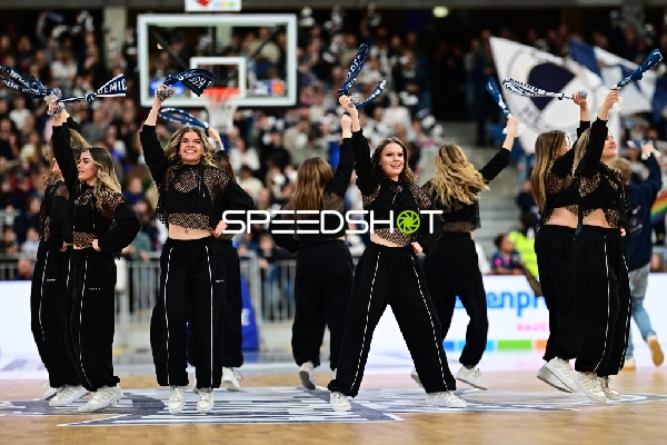 Tänzerinnen bei easyCredit BBL