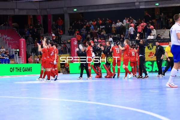 Spieler von Schweiz applaudieren