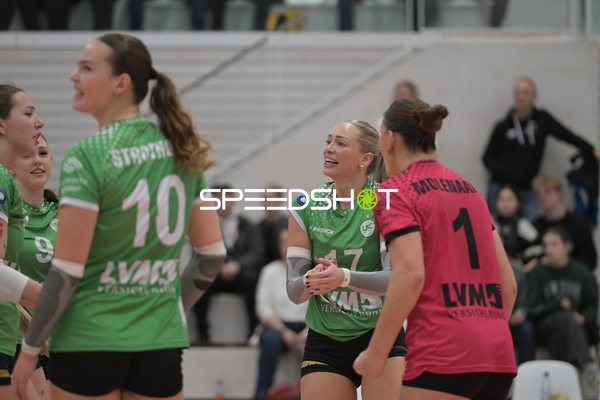 Isabel Martin (17; USC Münster) jubelt