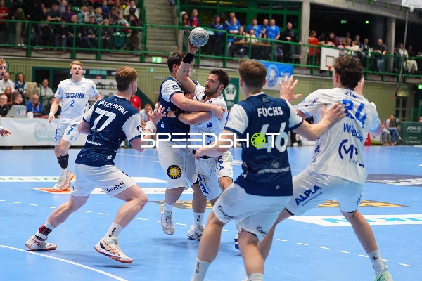 Lukas Hutecek (2; TBV Lemgo) und Tim Suton (23; TBV Lemgo) in Aktion