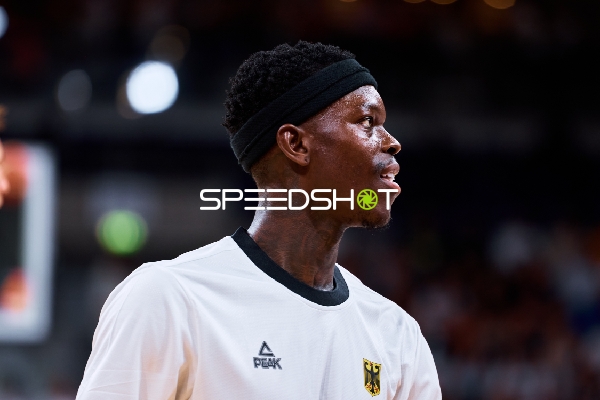 Dennis Schröder (17; Deutschland) auf dem Court