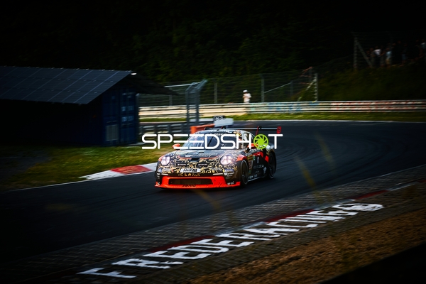 Rennfahrzeug auf der Rennstrecke