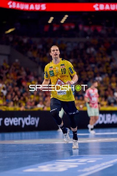 Juri Knorr in Position