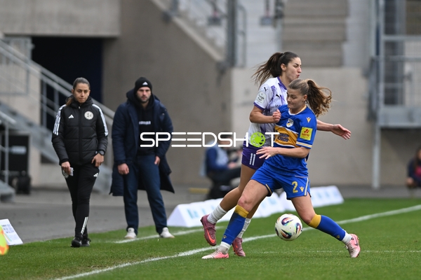 Zweikampf am Spielfeldrand