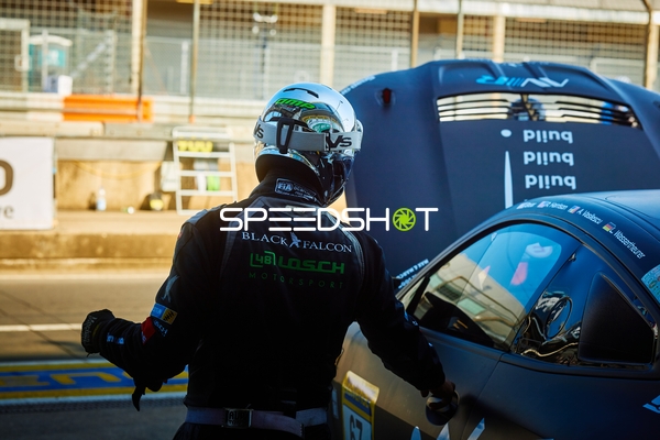 Fahrzeug in der Boxengasse