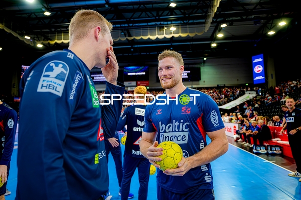 Warmup mit Buric  Benjamin (0;SG Flensburg Handewitt)