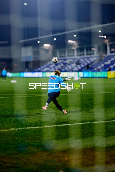 Torwart Laura Dick (1; TSG Hoffenheim Frauen) mit Abstoß