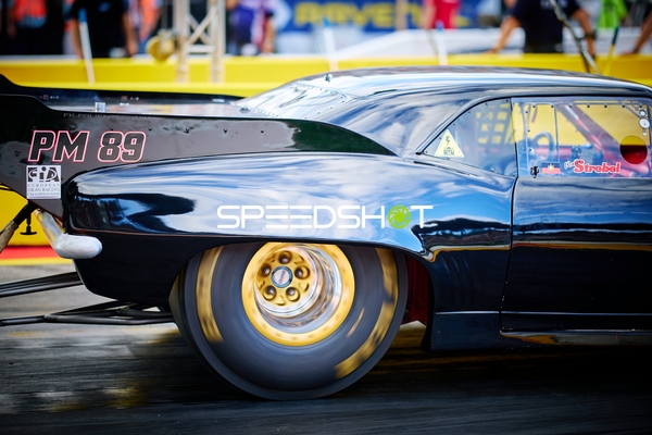 Pro Modified Dragster auf der Viertelmeile