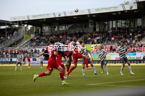 Kopfball Edvinas Girdvainis (2;SV Sandhausen), Jakob Lewald (14;SV Sandhausen), Jeremias Lorch (6;SV Sandhausen)