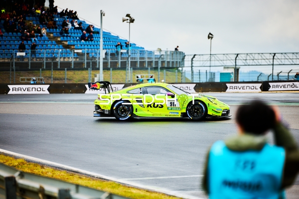 Manthey EMA (911): Kevin Estre, Patrick Pilet auf der Strecke