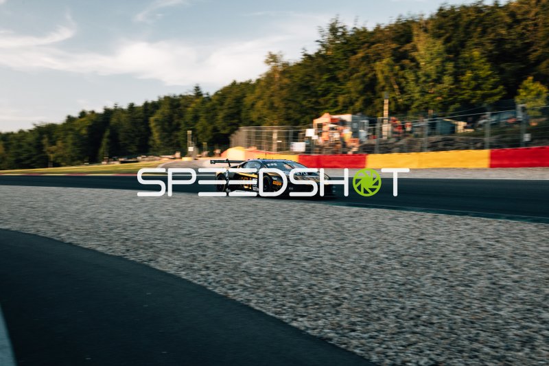 Lamborghini GT3 im Abendlicht auf dem Circuit de Spa-Francorchamps