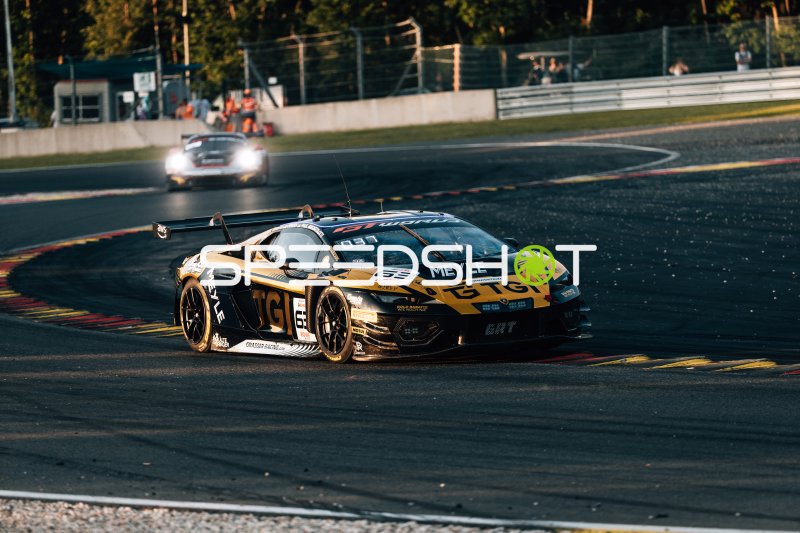 Lamborghini Huracán GT3 #63 von Grasser Racing in Raidillon-Kurve Spa