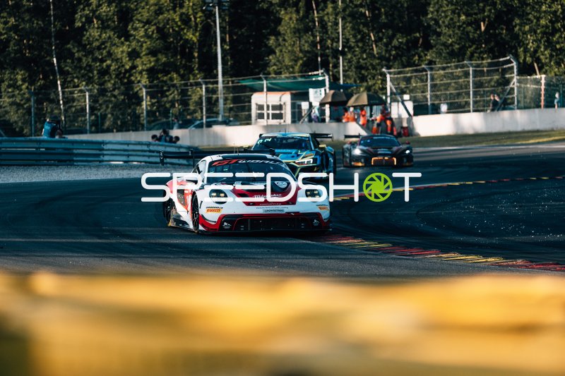 Porsche 911 GT3 R im Rennbetrieb auf dem Circuit de Spa-Francorchamps