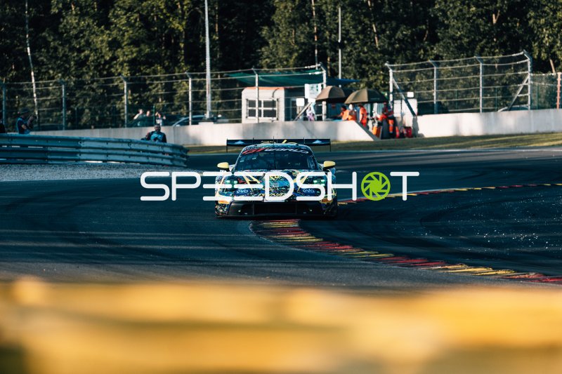 Porsche 911 GT3 R #79 von Tsunami RT in Eau Rouge, Spa-Francorchamps