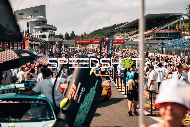 Gridwalk auf der Startaufstellung am Circuit de Spa-Francorchamps