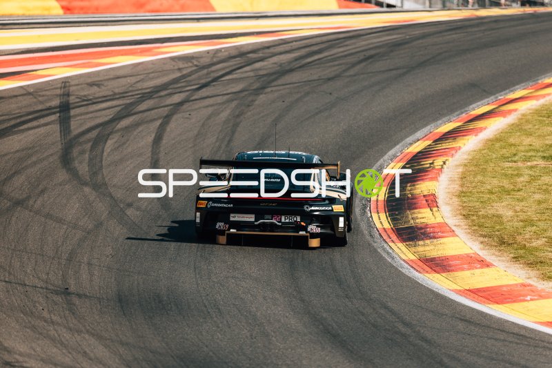 Porsche 911 GT3 R #22 von Schumacher CLRT in der Raidillon-Kurve in Spa