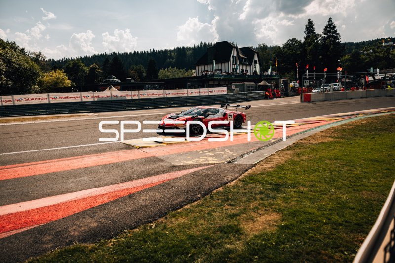 Ferrari 296 GT3 EVO #71 von Selected Car Racing in Spa-Francorchamps