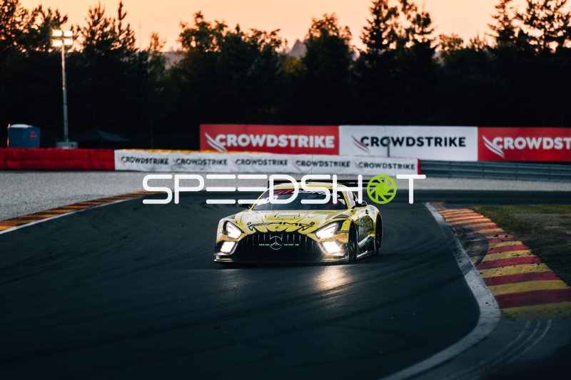 Mercedes-AMG GT3 EVO #007 bei Dämmerung in Spa-Francorchamps