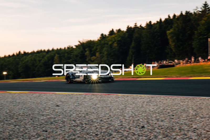 Ford Mustang GT3 EVO #64 von HRT Ford Racing bei Abendsonne in Spa