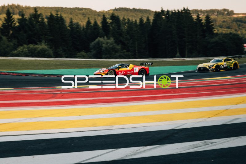 Ferrari 296 GT3 EVO #51 von AF Corse in Raidillon-Kurve Spa
