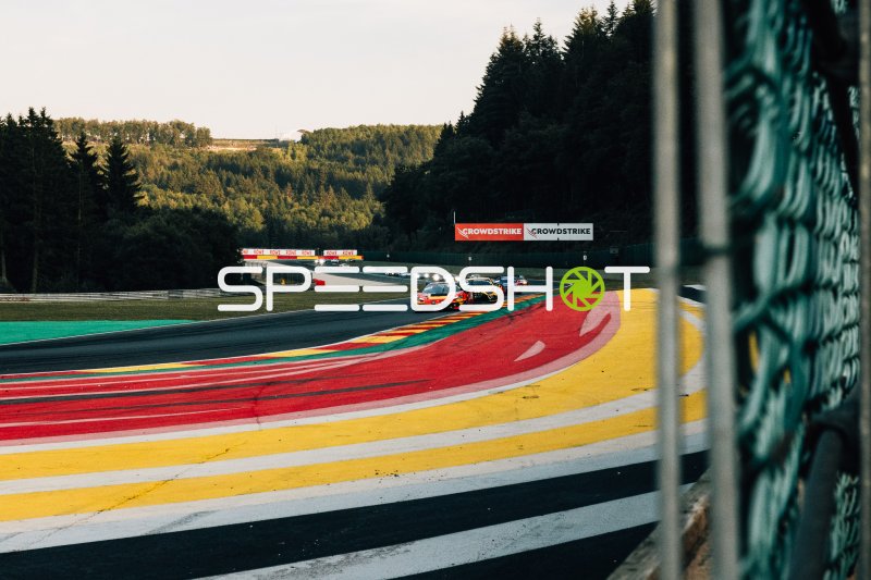 GT3-Feld durchfährt Raidillon am Circuit de Spa-Francorchamps