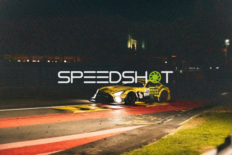 Mercedes-AMG GT3 EVO #48 von Mercedes-AMG Team Mann-Filter bei Nacht in Spa