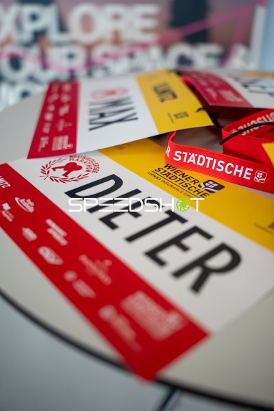 Startnummern und Akkreditierungen beim Neusiedlersee Marathon