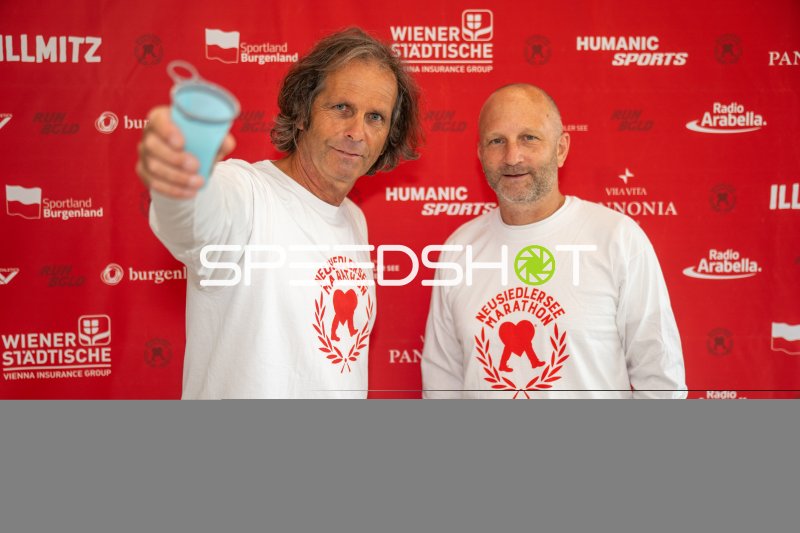 Zwei Teilnehmer beim Neusiedlersee Marathon in Eisenstadt