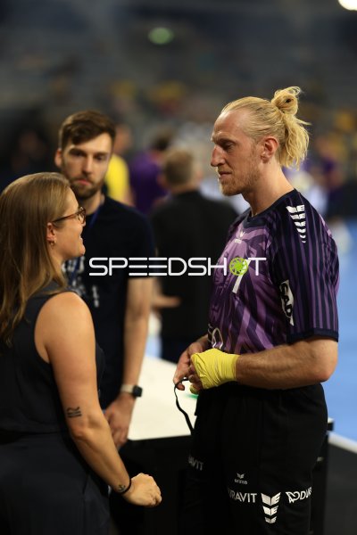Mikael Appelgren (#1; Team Apfel) im Gespräch an der Seitenlinie