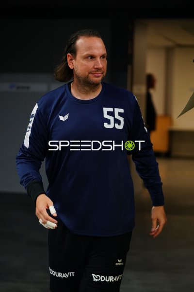 Nikolas Katsigiannis (#55; Team Johnny) auf dem Weg in die Halle