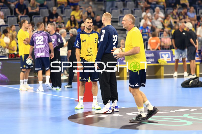 Ivan Martinović (#5; Team Johnny) beim Aufwärmen in der SAP Arena