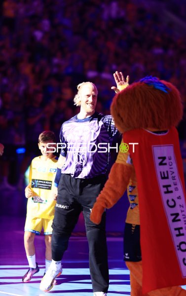 Mikael Appelgren (#1; Team Apfel) beim Einlaufen in der SAP Arena