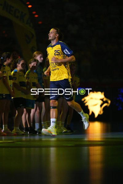 Olle Forsell Schefvert (#25; Team Johnny) beim Einlaufen in die SAP Arena
