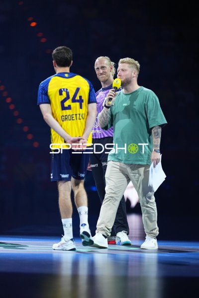 Mikael Appelgren (#1; Team Apfel) beim Interview mit Kevin Gerwin in der SAP Arena