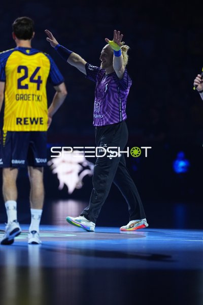 Mikael Appelgren (#1; Team Apfel) jubelt in der SAP Arena