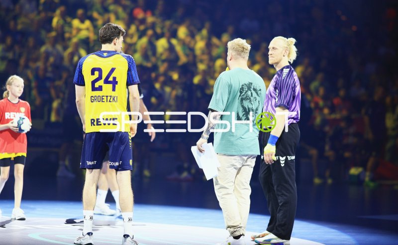 Patrick Groetzki (#24; Team Johnny) und Mikael Appelgren (#1; Team Apfel) auf dem Spielfeld