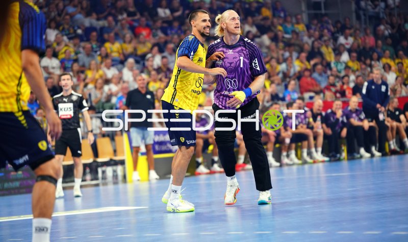 Ivan Martinović (#5; Team Johnny) und Mikael Appelgren (#1; Team Apfel) im Zweikampf