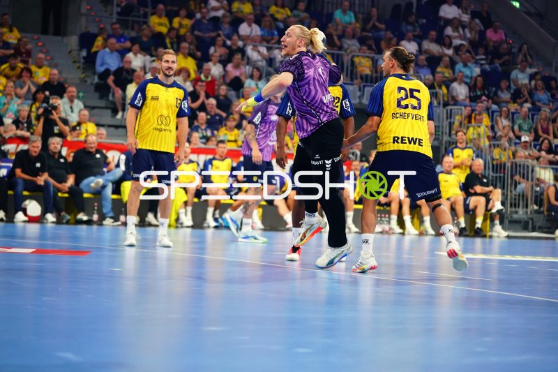 Mikael Appelgren (#1; Team Apfel) im Zweikampf mit Olle Forsell Schefvert (#25; Team Johnny)