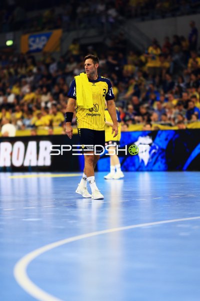 Uwe Gensheimer (#3; Team Johnny) läuft über das Spielfeld in der SAP Arena